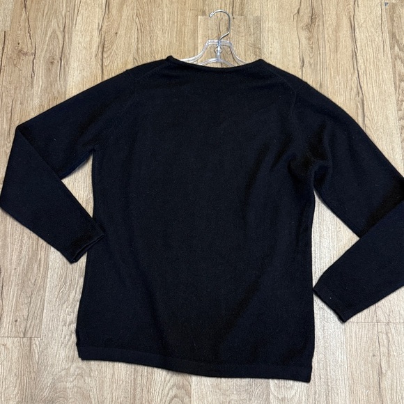 Johnstons of Elgin 100% Cashmere Sweater in like new condition! Black - Picture 4 of 4